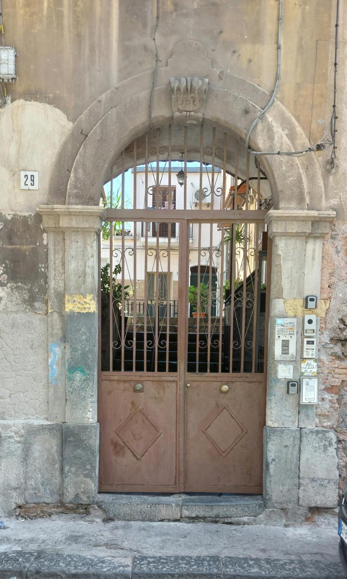 Casa Vacanze "Cortile Aquilone" Catánia Buitenkant foto